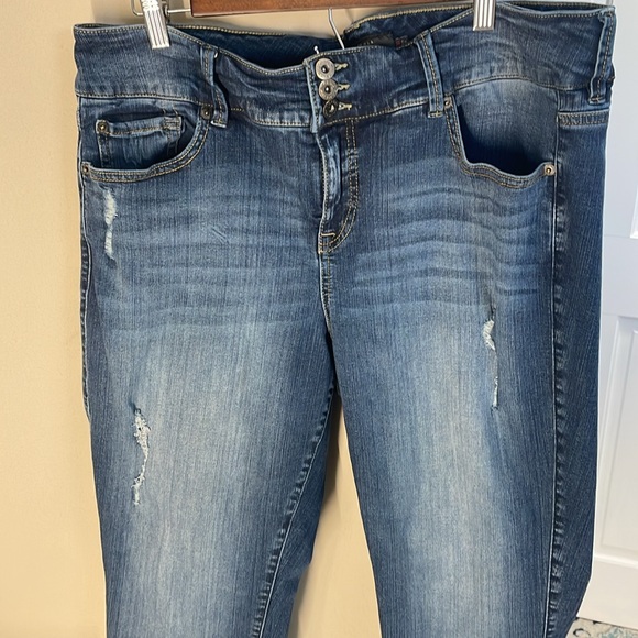 Torrid distressed stretch ankle jeans - Picture 2 of 12